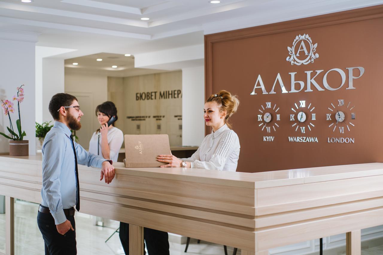 Hotel Alkor Трускавец Екстериор снимка